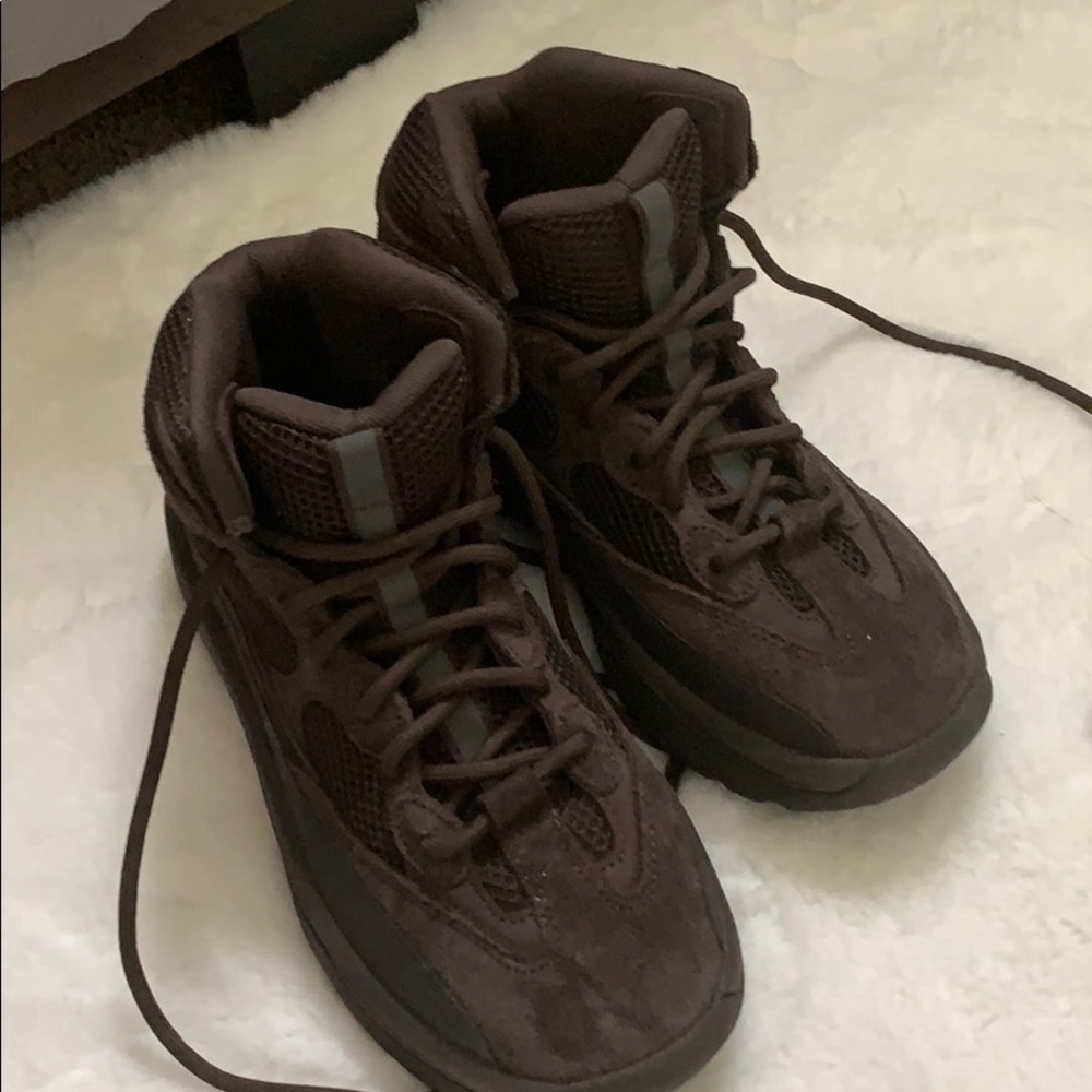 YEEZY DESERT BOOT OIL